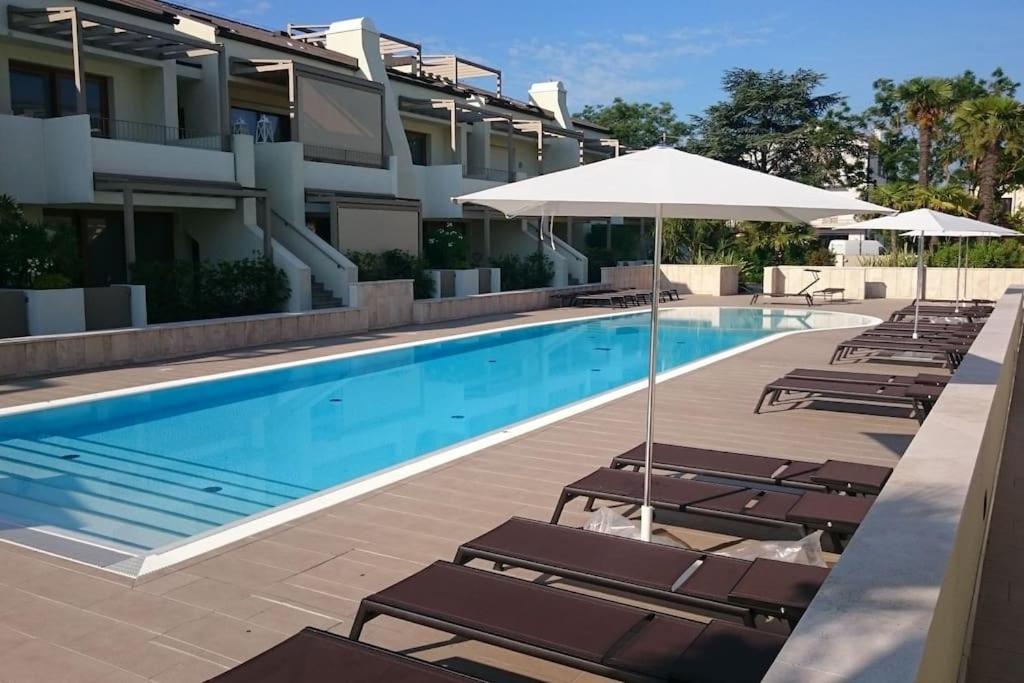 Residence Jesolo Lido Centro Con Piscina Exterior photo